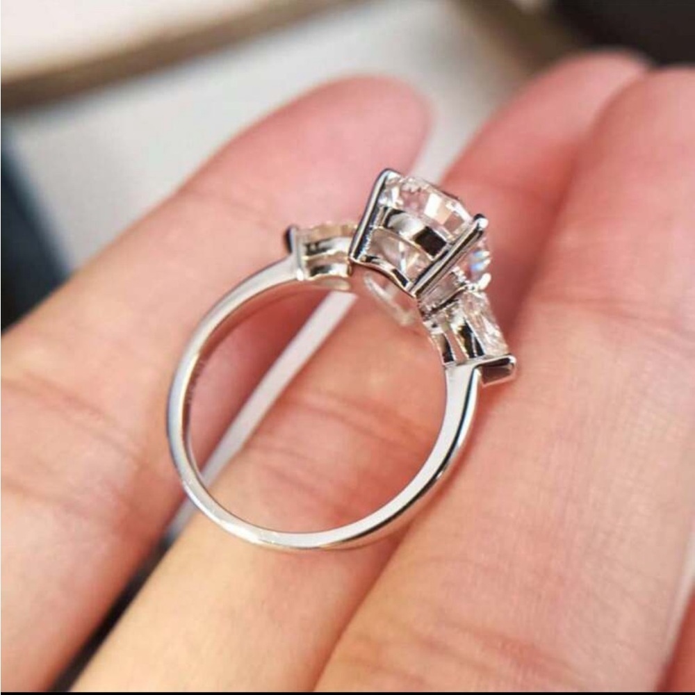 Silver CZ ring - Picture 4 of 4